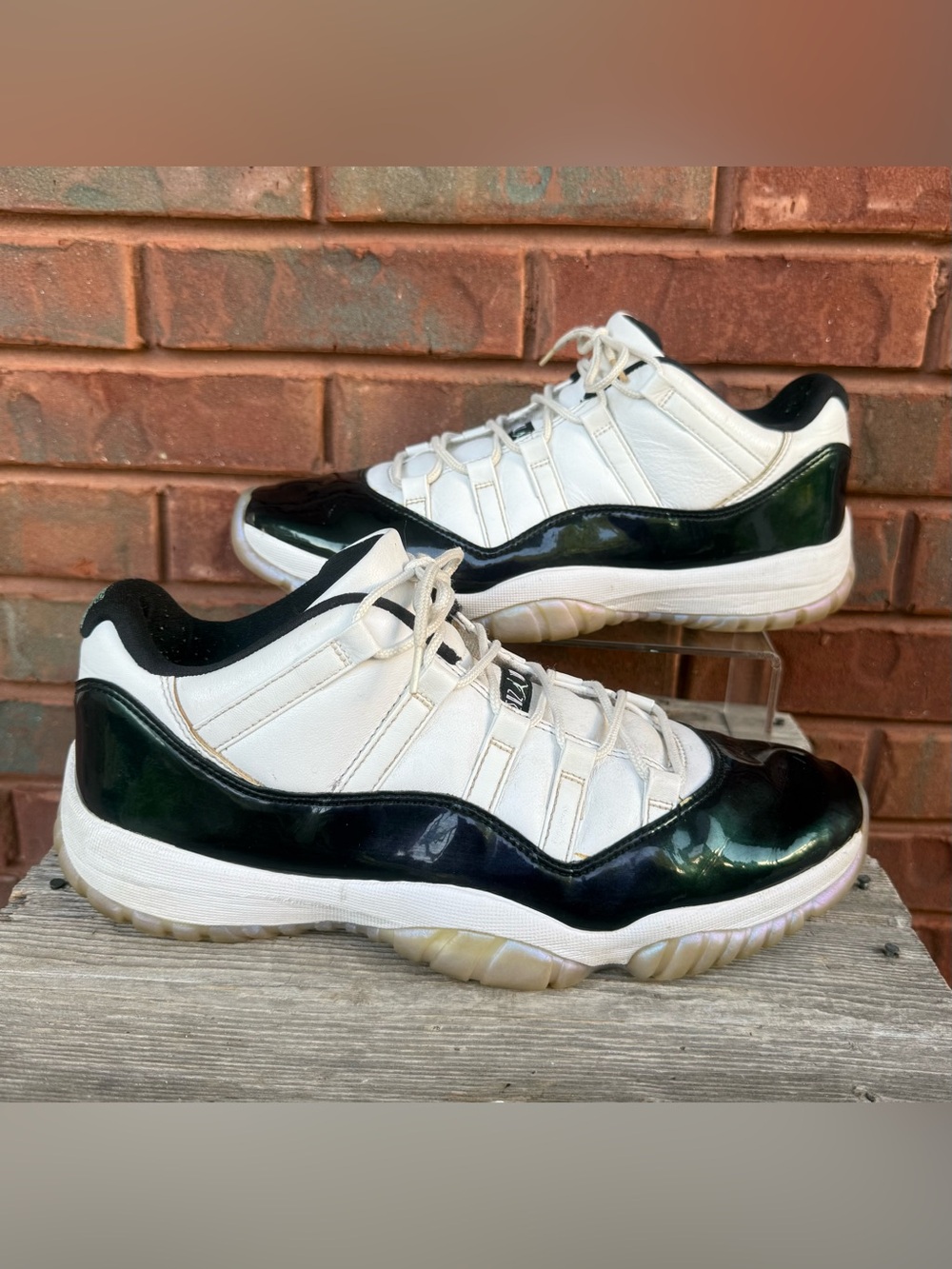 Nike Air Jordan 11 Retro Low Emerald 528895-145 Size 10 Black White Iridescent